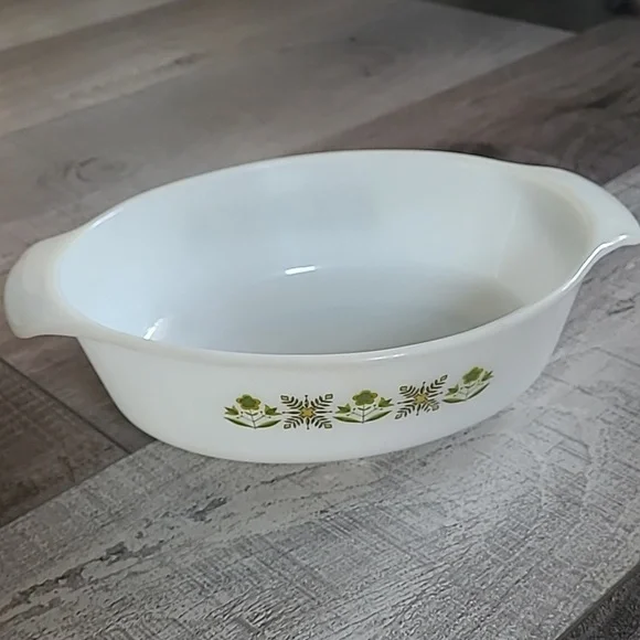Anchor Hocking Fire King Milk Glass Meadow Green 1.5 QT Baking Dish Casserole - Picture 1 of 6